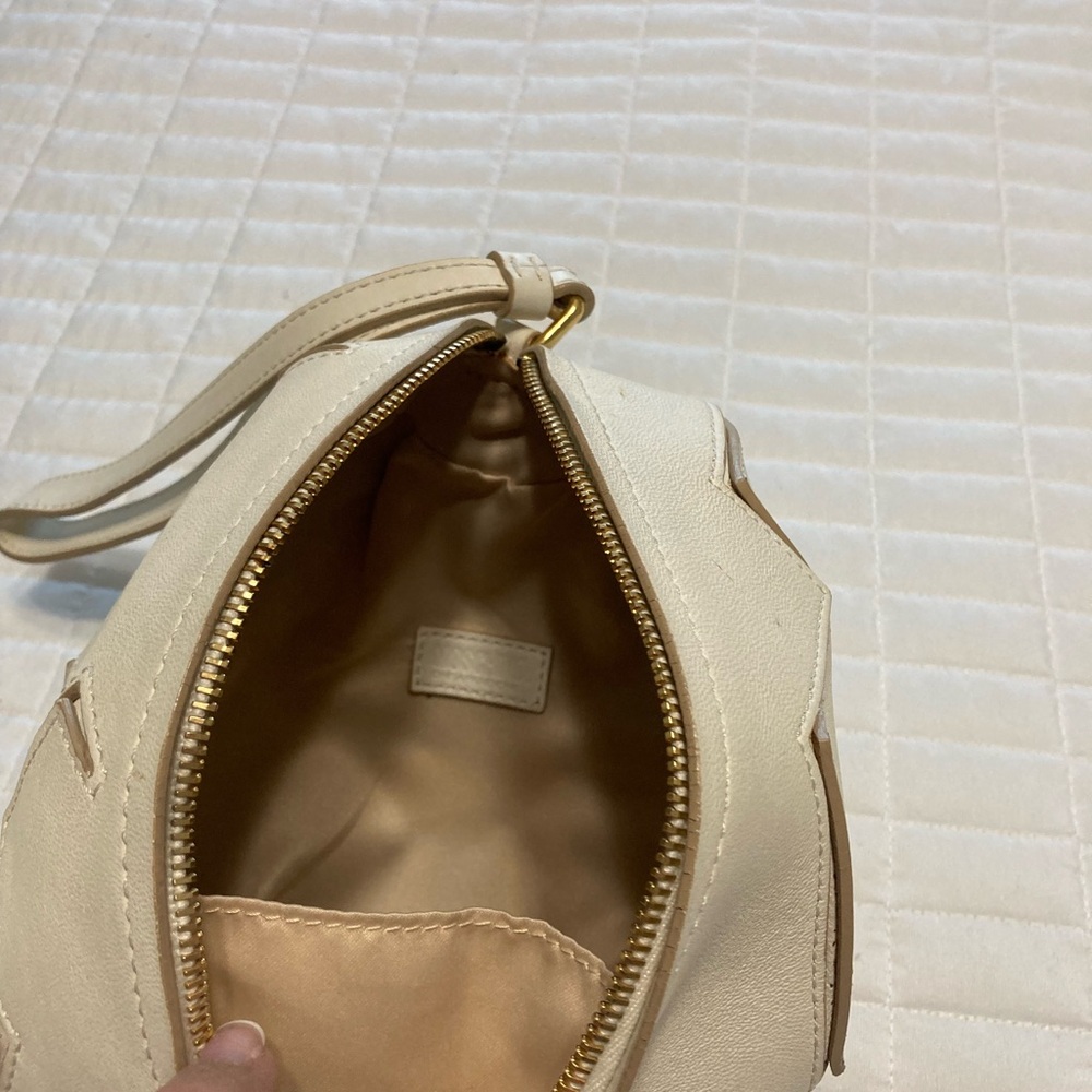 Moschino egg-shaped leather mini bag with a wristlet strap - Picture 8 of 10